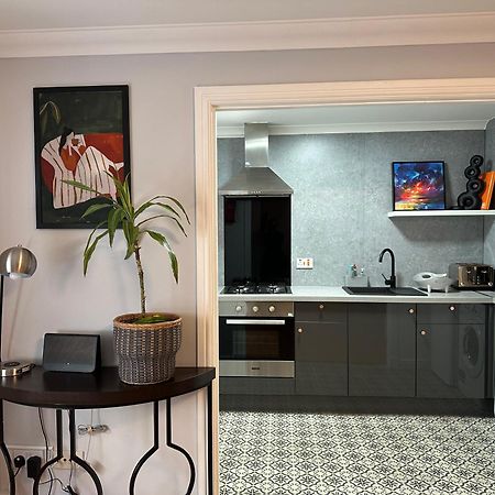 Private Main Door Lovely 2 Bedroom Apartment EDI Eksteriør billede