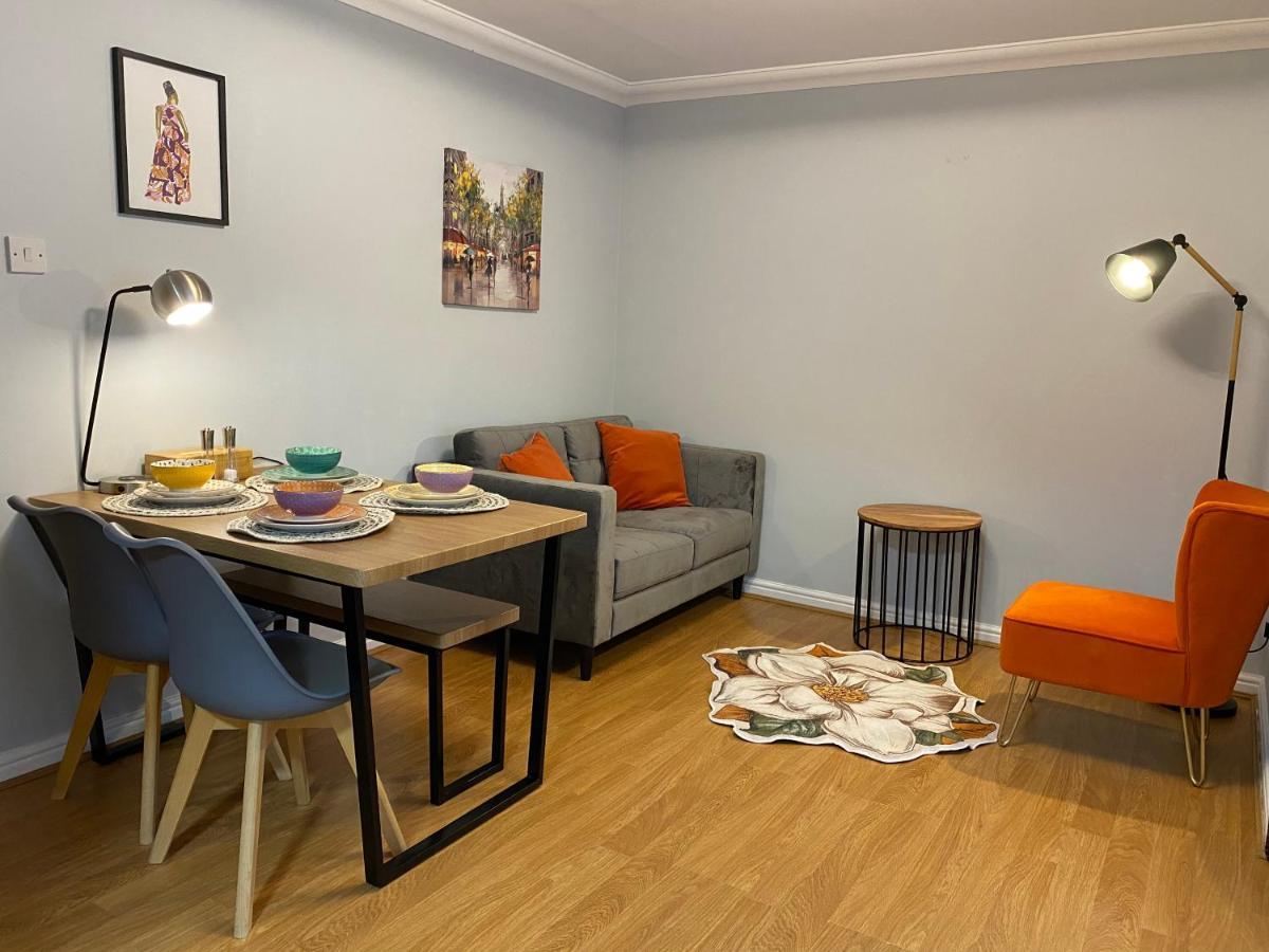 Private Main Door Lovely 2 Bedroom Apartment EDI Eksteriør billede