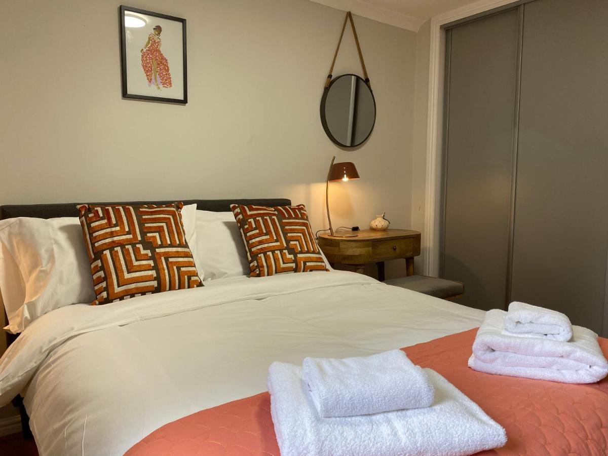 Private Main Door Lovely 2 Bedroom Apartment EDI Eksteriør billede