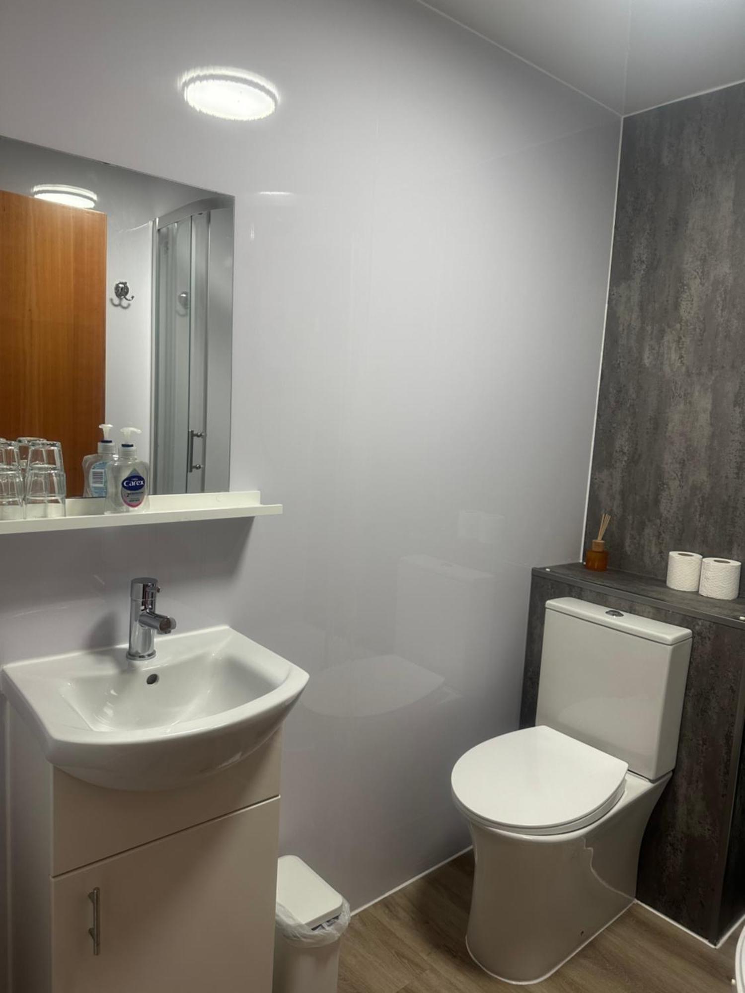 Private Main Door Lovely 2 Bedroom Apartment EDI Eksteriør billede